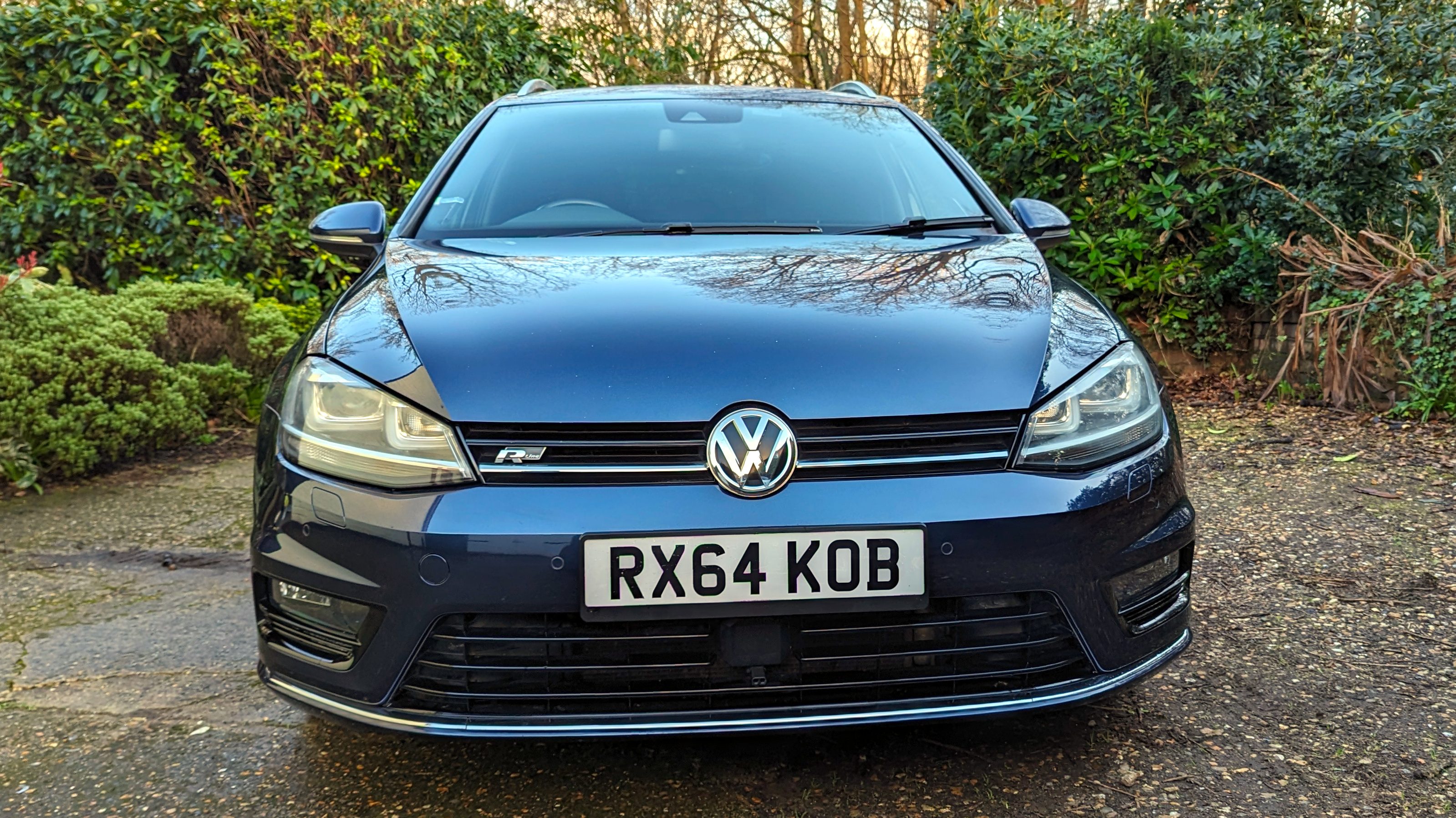 Volkswagen Golf Estate R-Line | Sandhurst Cars