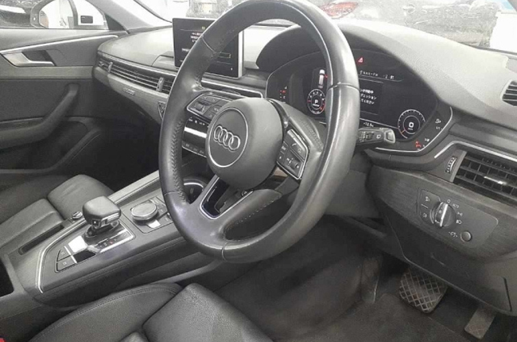 Audi A4 Avant 2018 2.0l TFSI - photo 2