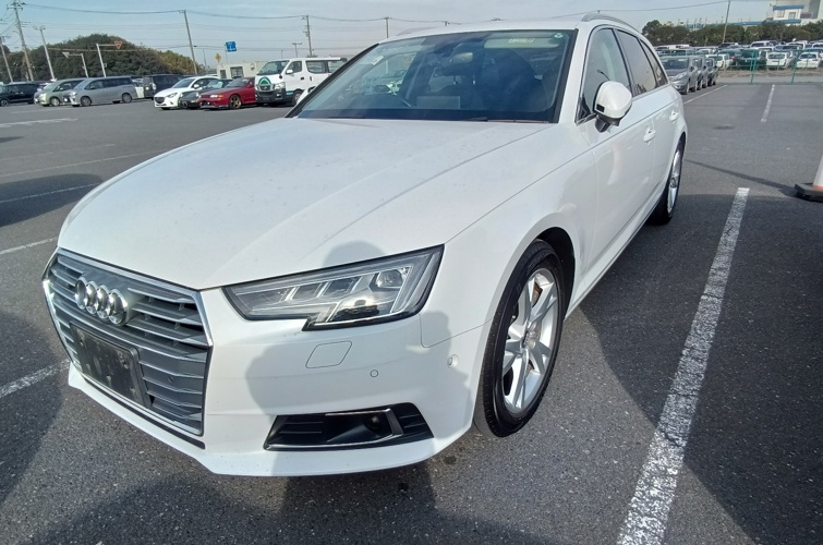 Audi A4 Avant 2018 2.0l TFSI - photo 1