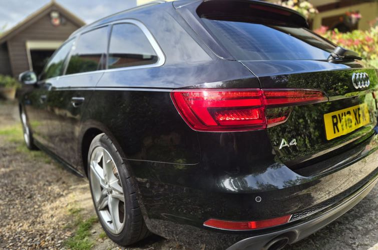Audi A4 Avant 2017 2.0l TFSI S-Line - photo 4