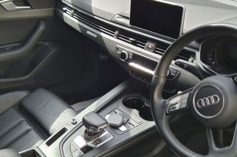 Audi A4 Avant 2018 2.0l TFSI - photo 19