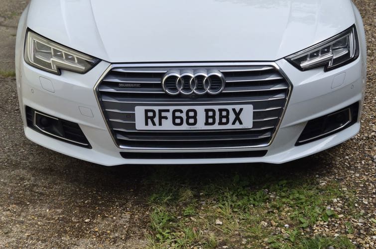 Audi A4 Avant 2018 2.0l TFSI - photo 16