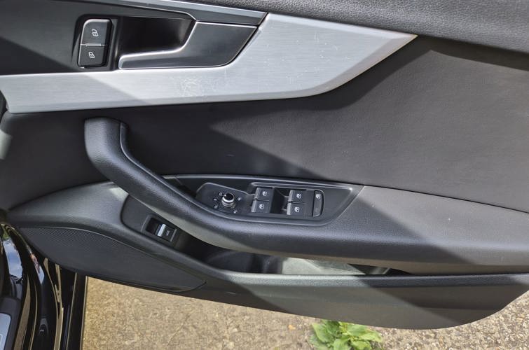 Audi A4 Avant 2017 2.0l TFSI S-Line - photo 14