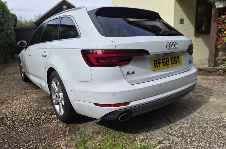 Audi A4 Avant 2018 2.0l TFSI - photo 7