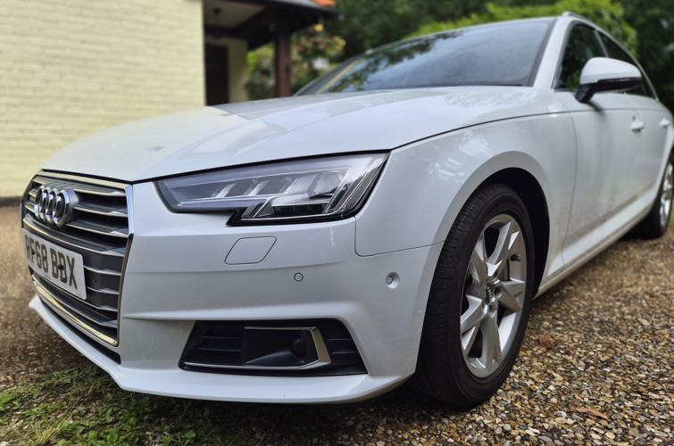 Audi A4 Avant 2018 2.0l TFSI - photo 1