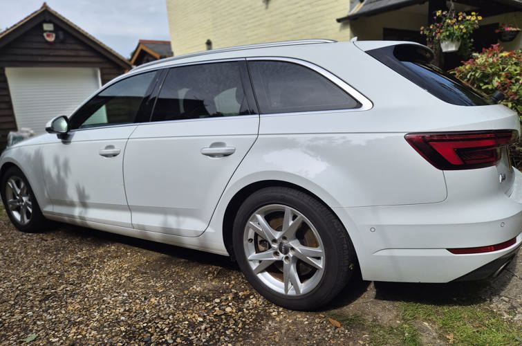 Audi A4 Avant 2018 2.0l TFSI - photo 9