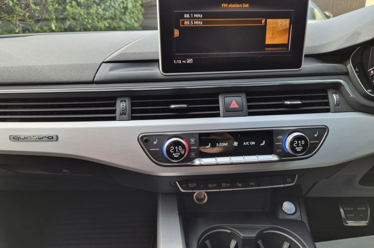 Audi A4 Avant 2017 2.0l TFSI S-Line - photo 11